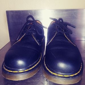 Vintage doc martens. Dress shoes size 9